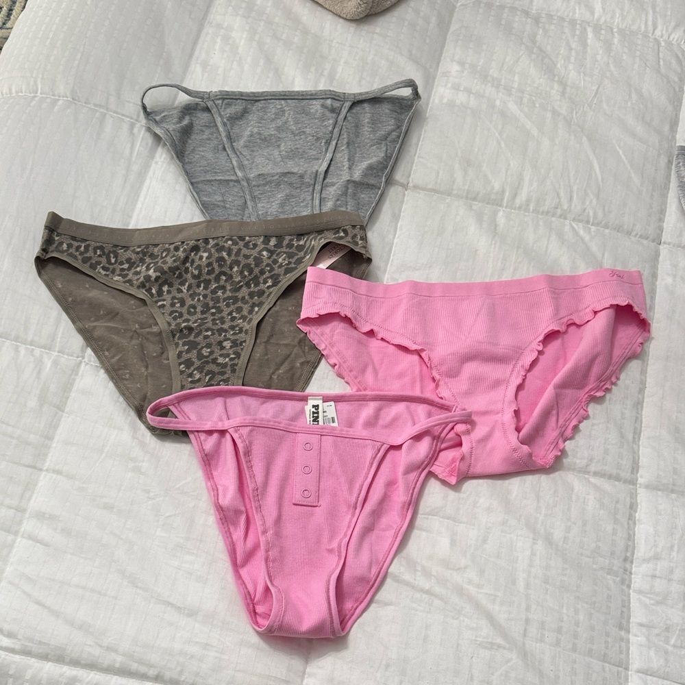 Bundle of 4 Medium bikini panties in smooth- all brand new with tags